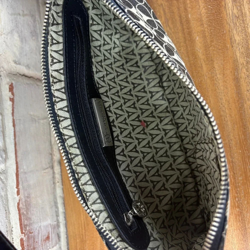 La Tour Eiffel Y2K Baguette Shoulder Bag Black Monogram‎ Patent Trim